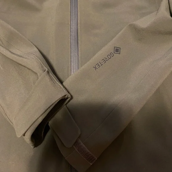 North Face GORE-TEX softshell olive color rain jacket M - Picture 5 of 6